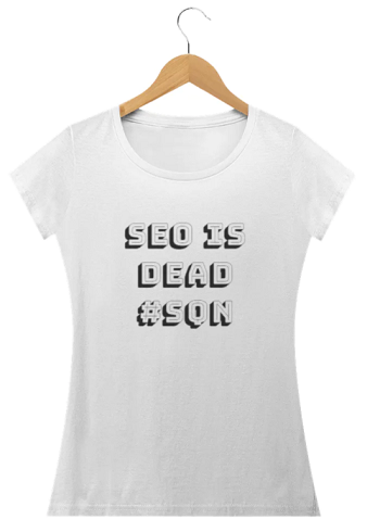 Camiseta branca feminina com texto em preto SEO is Dead #SQN